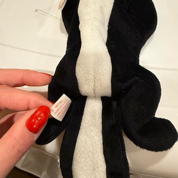 TY Beanie Baby “Stinky” - Picture 6 of 6